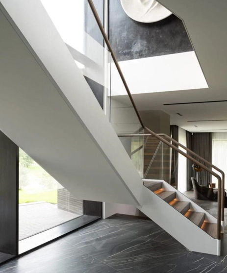 Premium Wood Staircase Manufacturers in the UK for Modern Layout Ideas